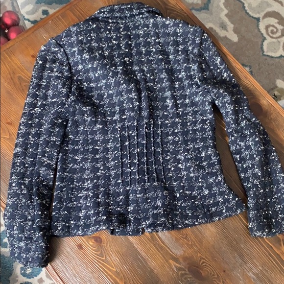 St. John Collection Size 4 - Picture 2 of 4